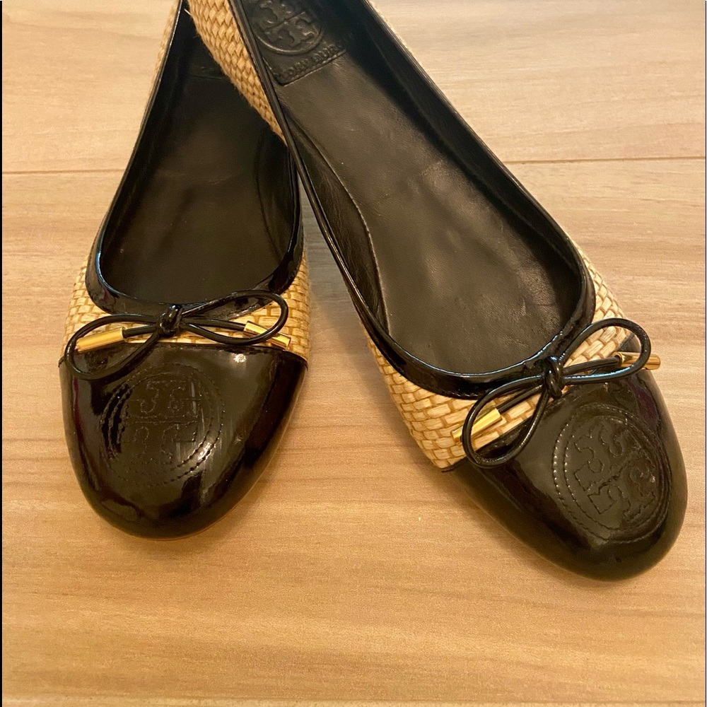 Size 9 Tory Burch black & rafia slip-on flats